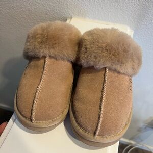 UGG Tan Fur-Lined Footwear. Unisex